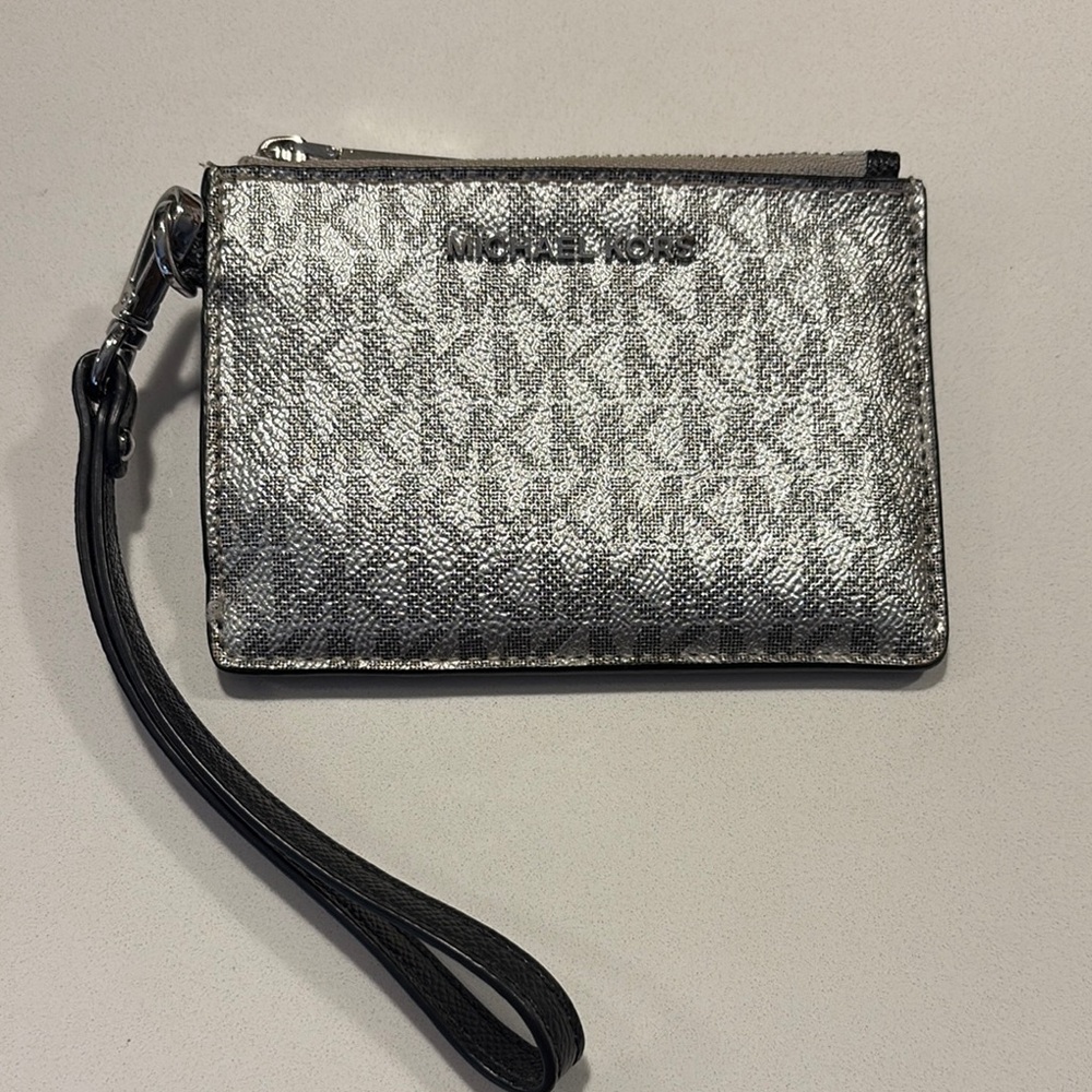 Michael Kors Jet Set Metallic Silver Wristlet - Picture 3 of 7